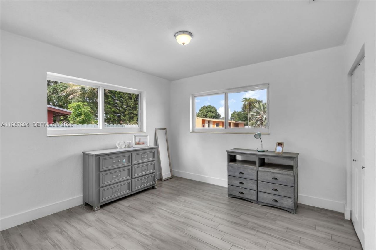 10747 NW 22nd Ct, Miami, FL 33167 Photo