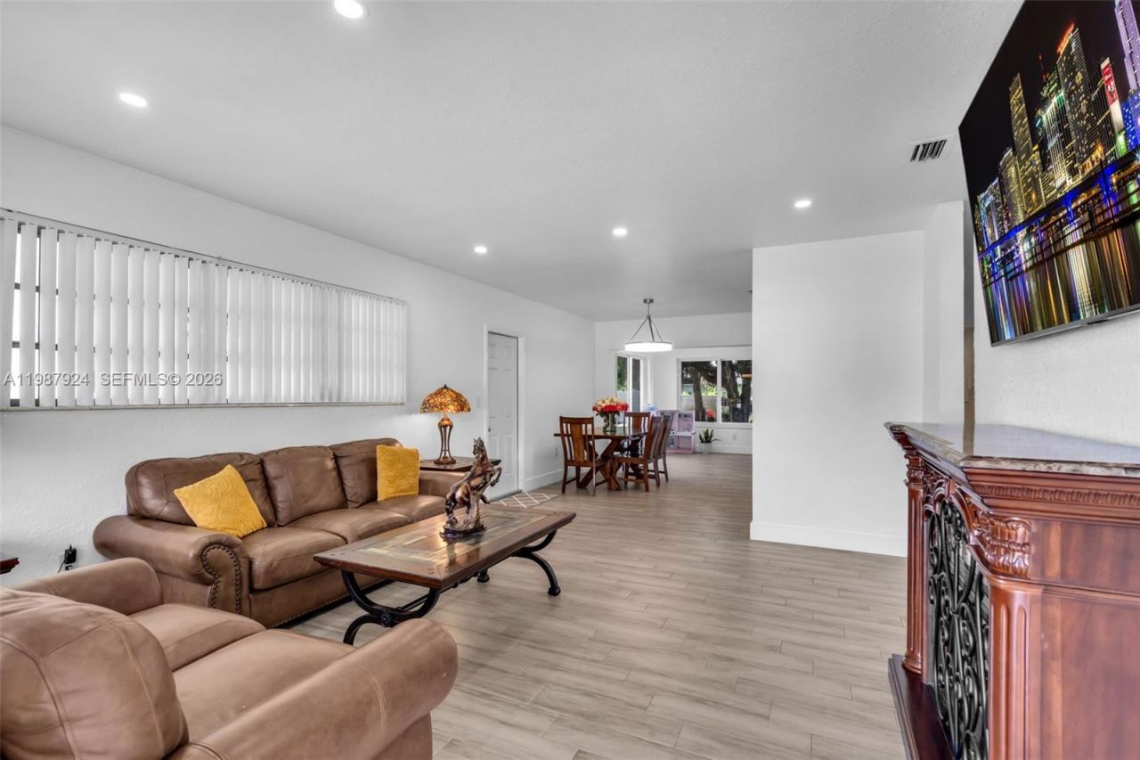 10747 NW 22nd Ct, Miami, FL 33167 Photo