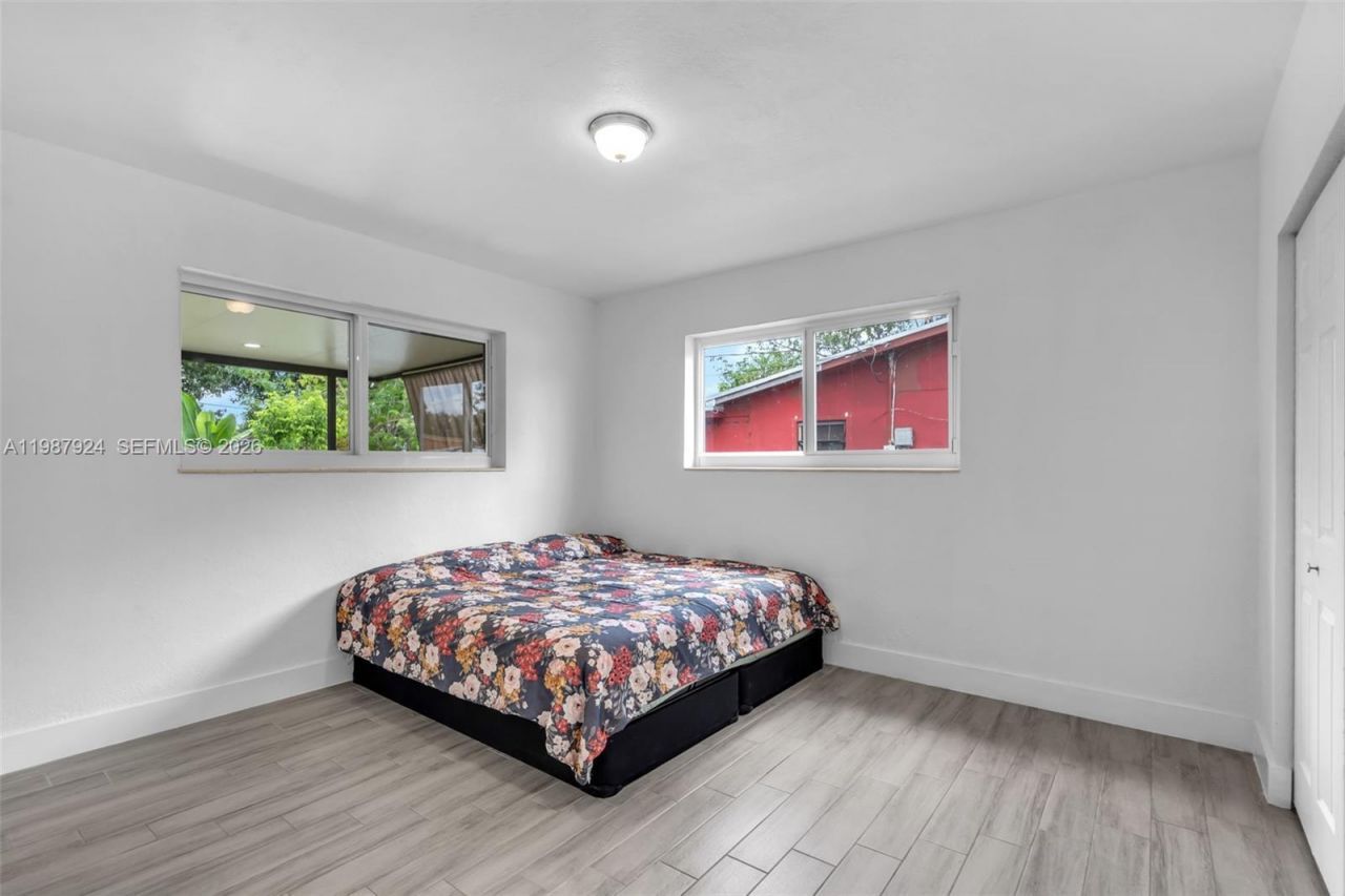 10747 NW 22nd Ct, Miami, FL 33167 Photo