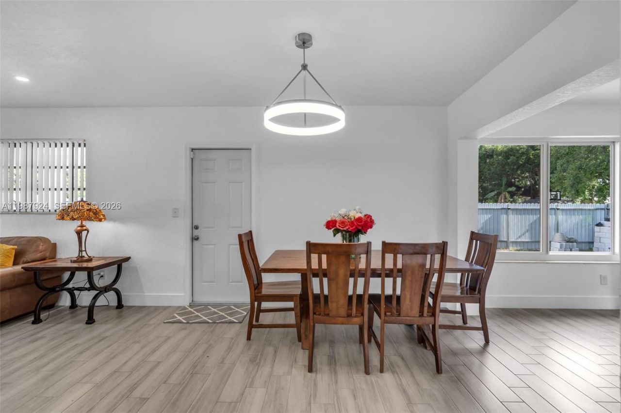 10747 NW 22nd Ct, Miami, FL 33167 Photo