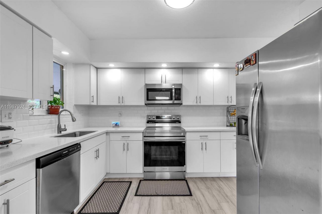 10747 NW 22nd Ct, Miami, FL 33167 Photo