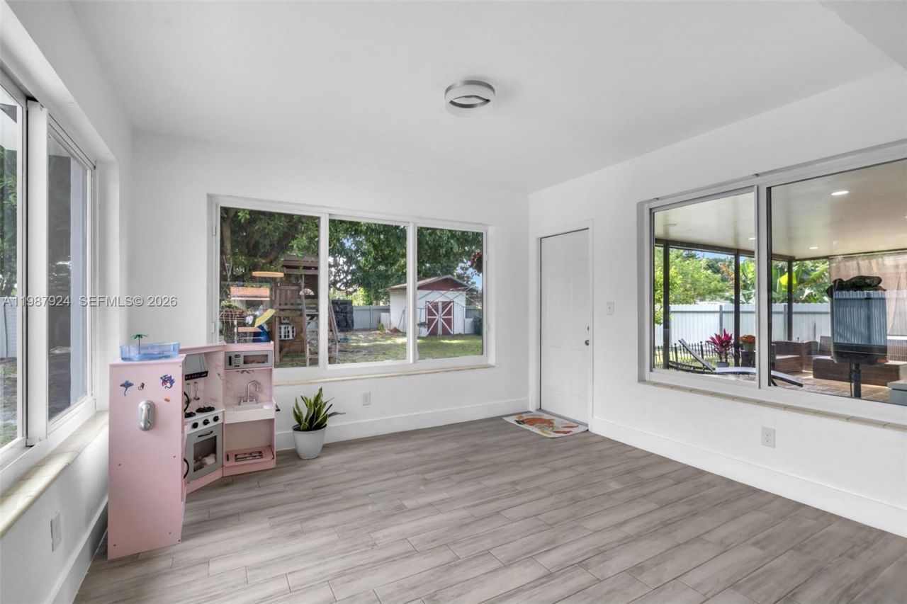 10747 NW 22nd Ct, Miami, FL 33167 Photo