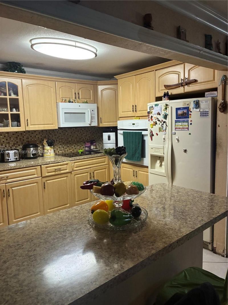 2530 W 60th Pl , Unit 103-17, Hialeah, FL 33016 Photo