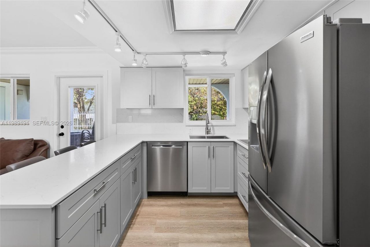 2431 SW 4th St, Miami, FL 33135 Photo