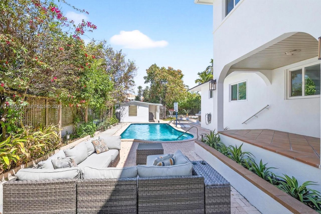 2431 SW 4th St, Miami, FL 33135 Photo