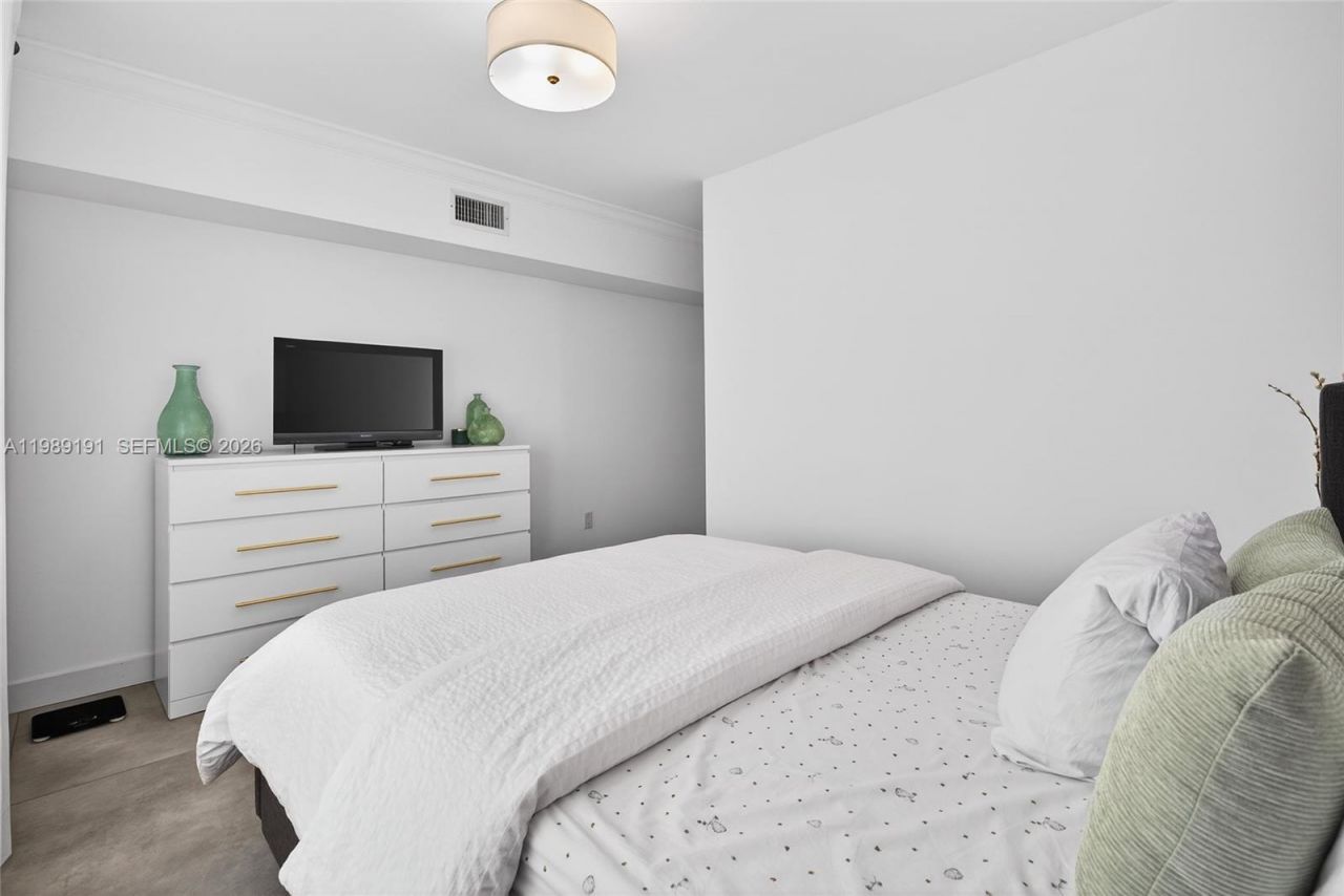 2431 SW 4th St, Miami, FL 33135 Photo