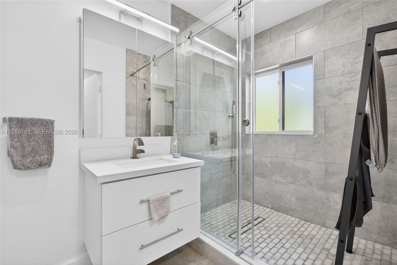 2431 SW 4th St, Miami, FL 33135 Photo