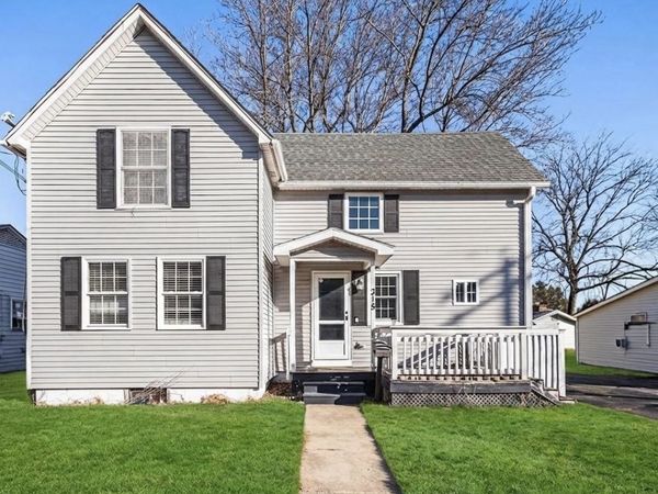 315 North Avenue , Sycamore, IL 60178