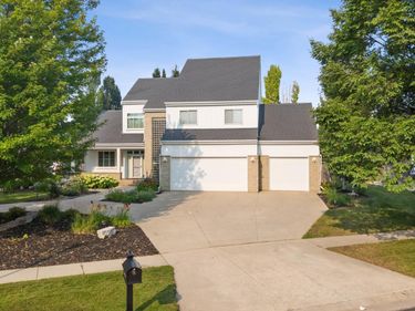 5027 Rose Creek Parkway S, Fargo, ND 58104