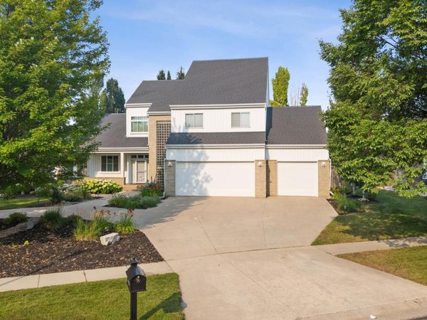 5027 Rose Creek Parkway S, Fargo, ND 58104