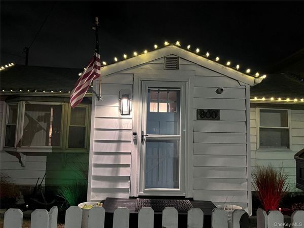 800 S 6th Street, Lindenhurst, NY 11757