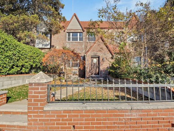 8833 Francis Lewis Boulevard , Queens Village, NY 11427