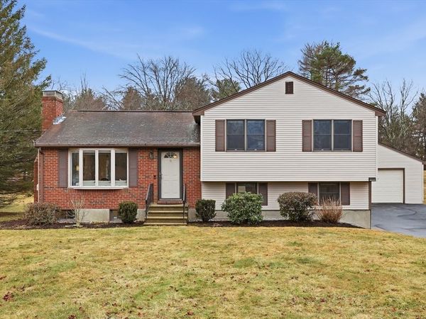 8 Wagon Wheel Dr, Bedford, MA 01730