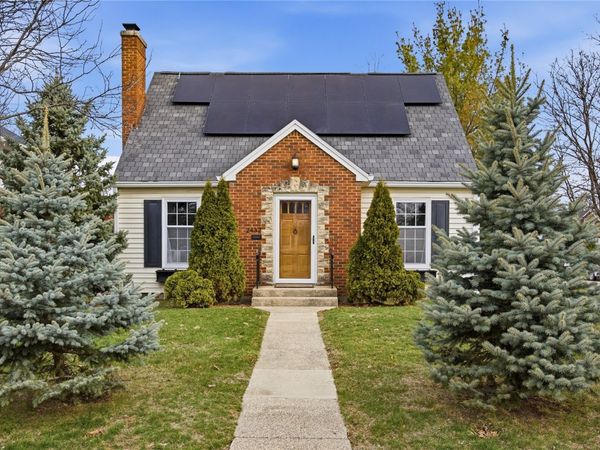 2432 4th Avenue SE, Cedar Rapids, IA 52403