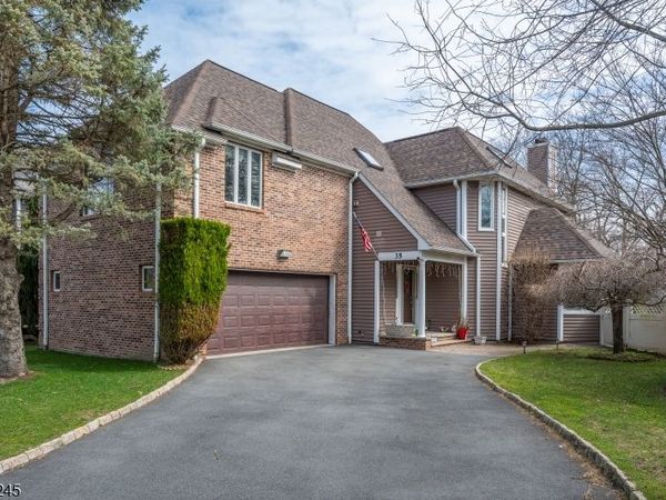 35 Turnberry Rd, Little Falls, NJ 07424