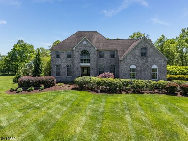 34 Milestone Dr, Raritan, NJ 08551