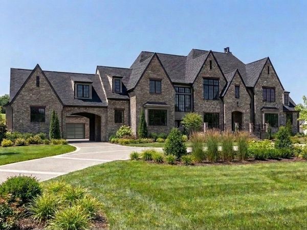 7019 Belcastle Ln, College Grove, TN 37046