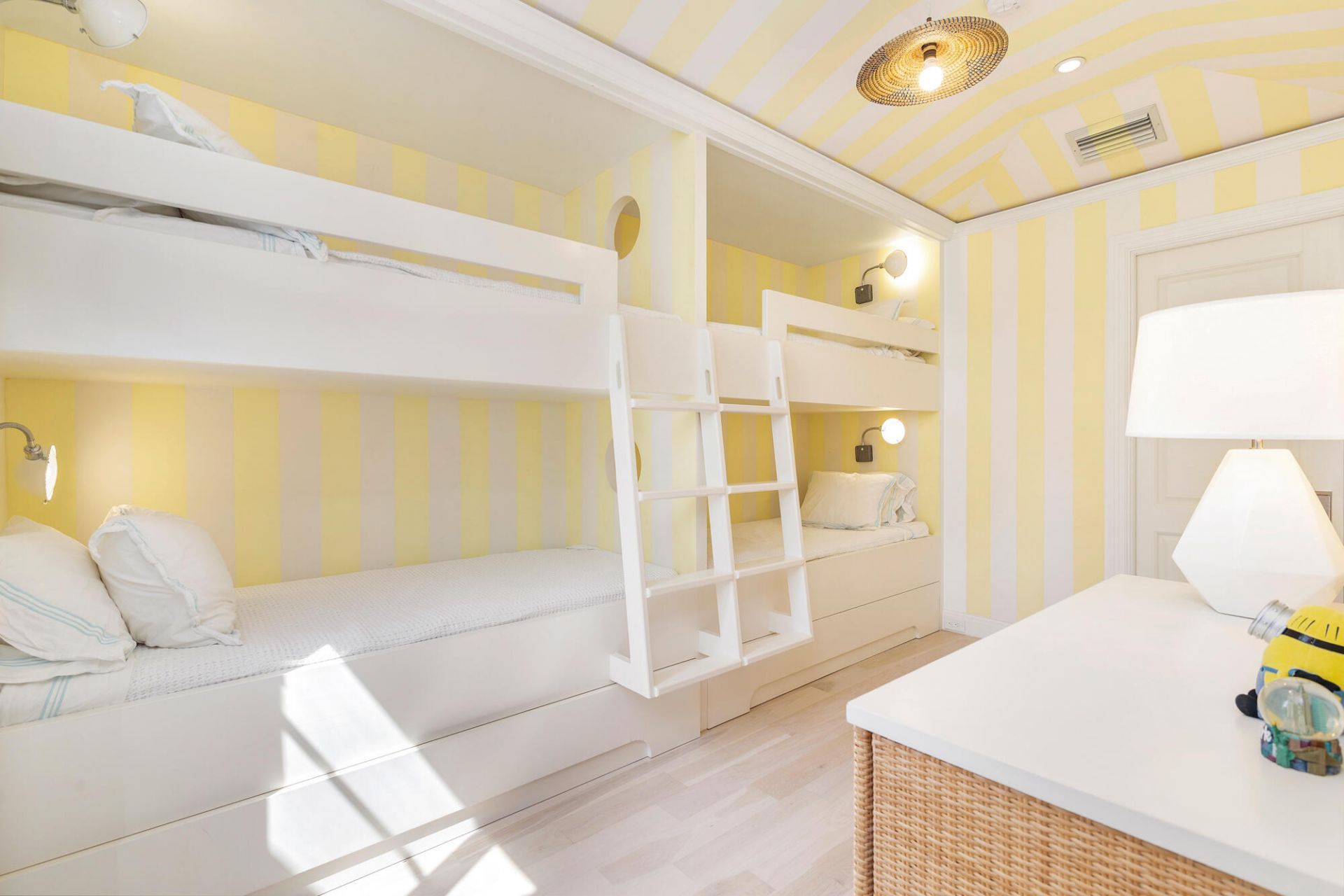 417 Seaview Avenue, Palm Beach, FL 33480 Photo