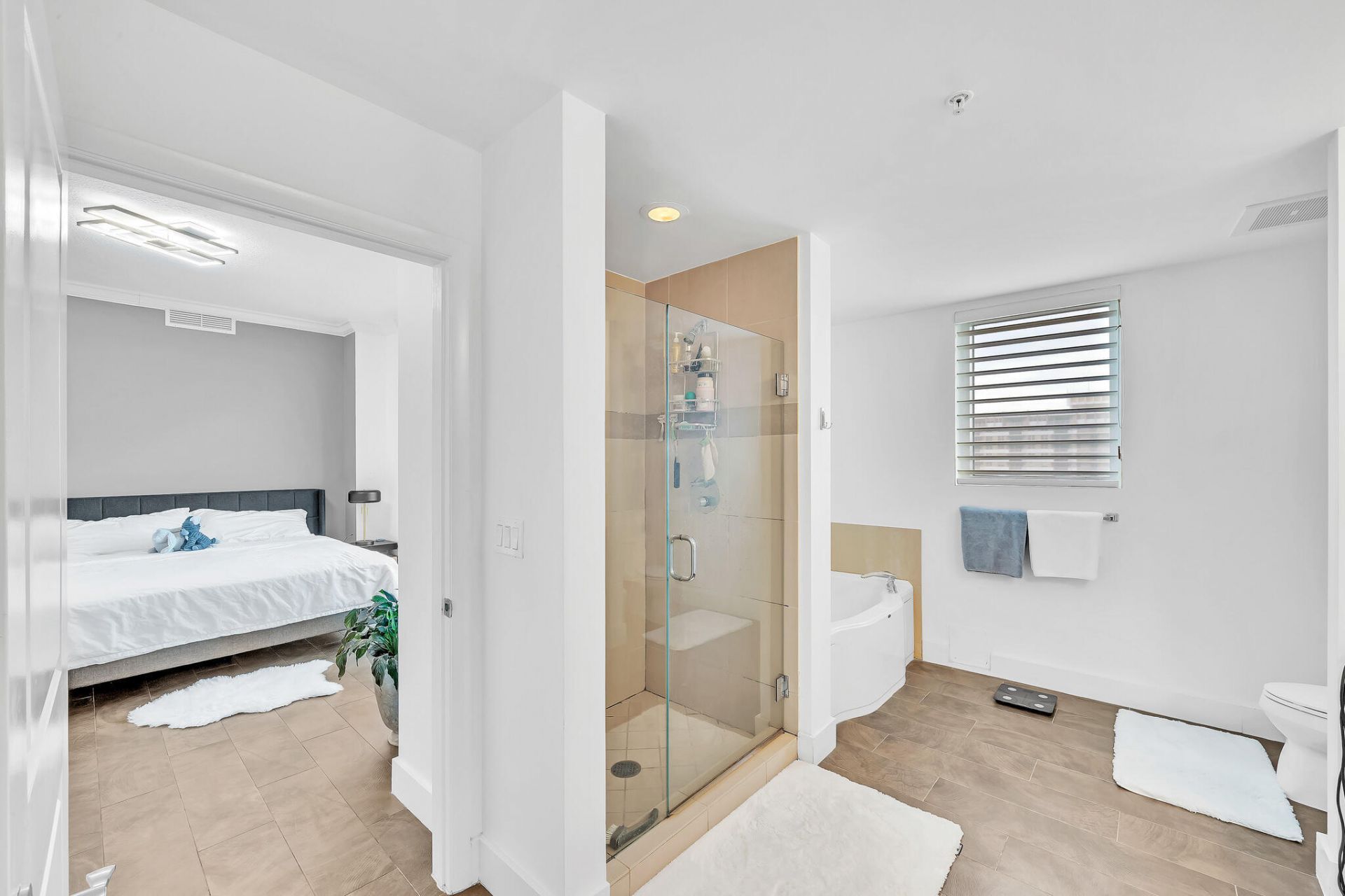 1945 S Ocean Drive, Unit 1803, Hallandale Beach, FL 33009 Photo