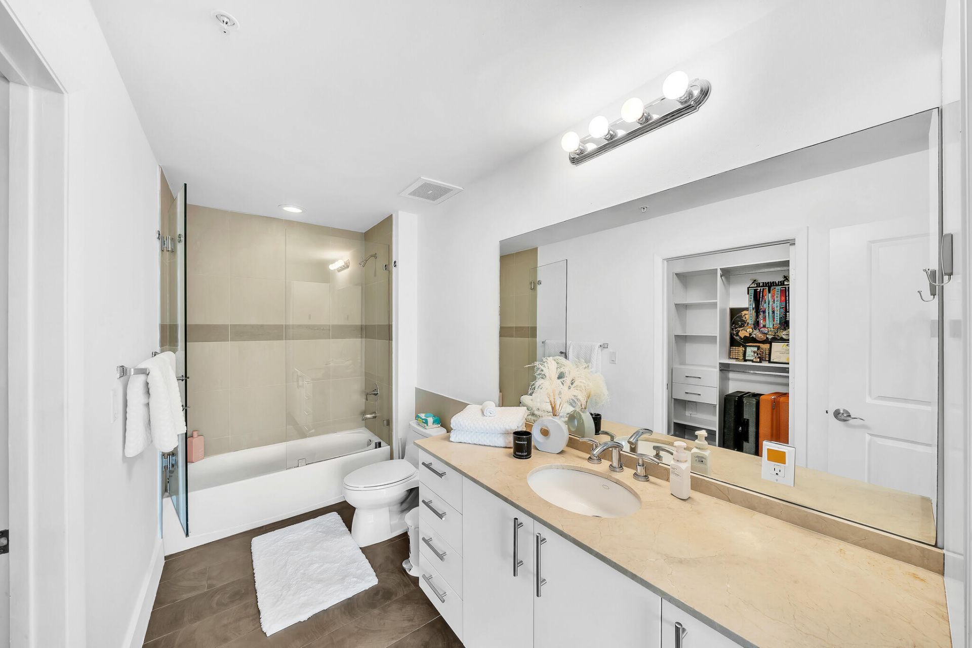 1945 S Ocean Drive, Unit 1803, Hallandale Beach, FL 33009 Photo