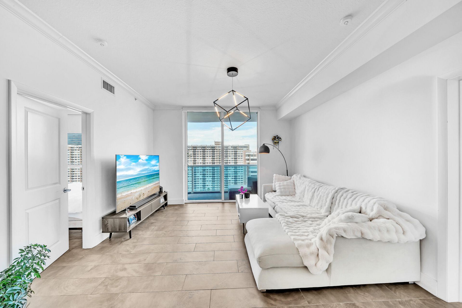 1945 S Ocean Drive, Unit 1803, Hallandale Beach, FL 33009 Photo