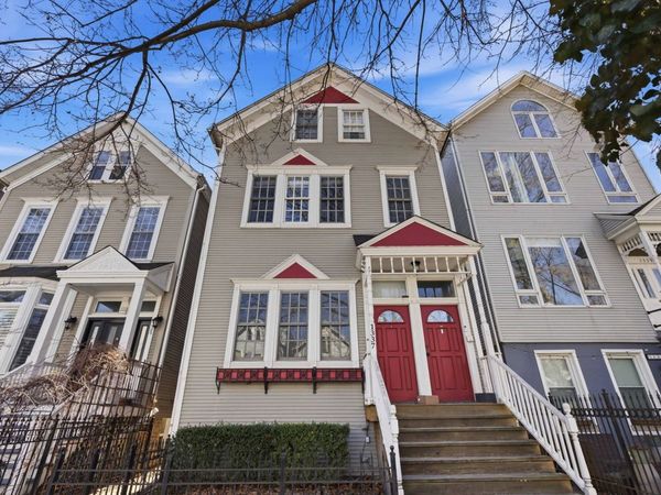 1337 W Barry Avenue, Chicago, IL 60657