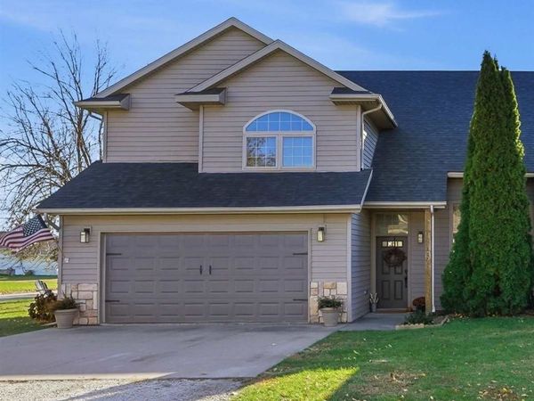 707 E 13th St, Washington, IA 52353