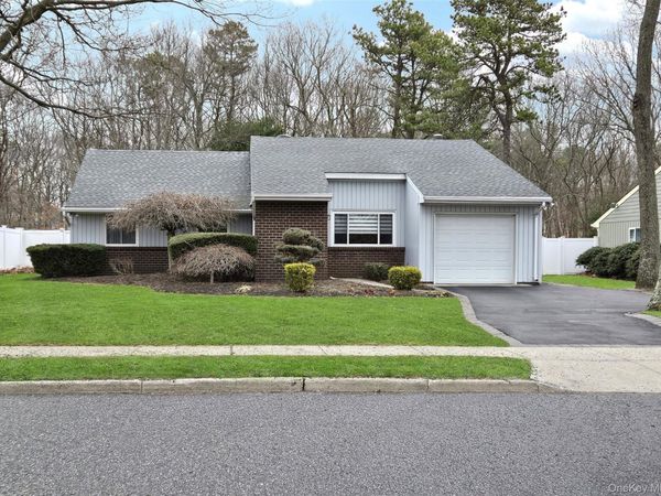 771 Waverly Avenue , Holtsville, NY 11742