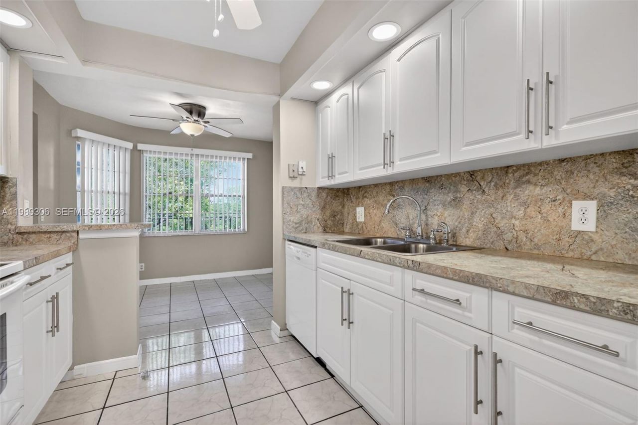 12500 SW 5th Ct , Unit 305M, Pembroke Pines, FL 33027 Photo