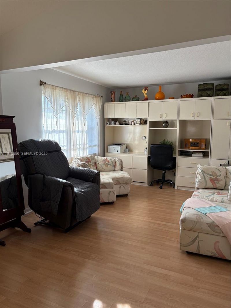 7809 NW 192nd St, Hialeah, FL 33015 Photo