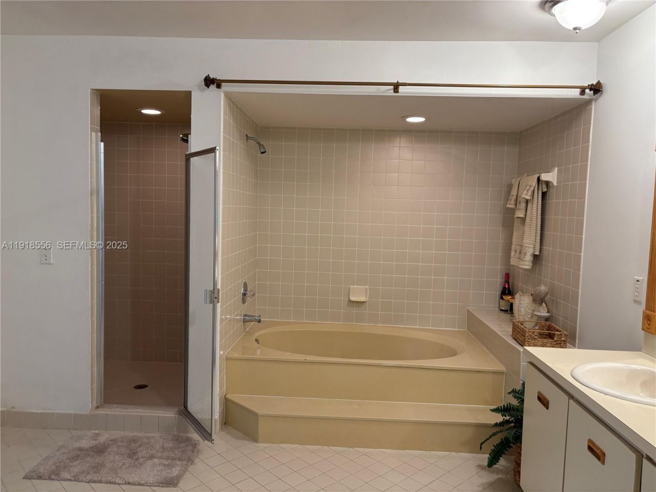 7809 NW 192nd St, Hialeah, FL 33015 Photo