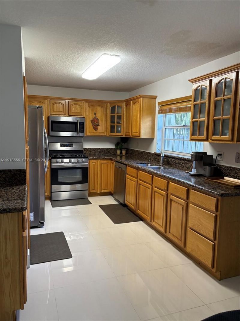 7809 NW 192nd St, Hialeah, FL 33015 Photo