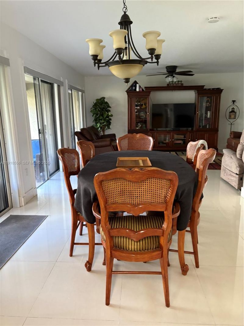 7809 NW 192nd St, Hialeah, FL 33015 Photo