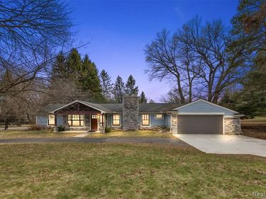 1246 Christian Hills Drive, Rochester Hills, MI 48309