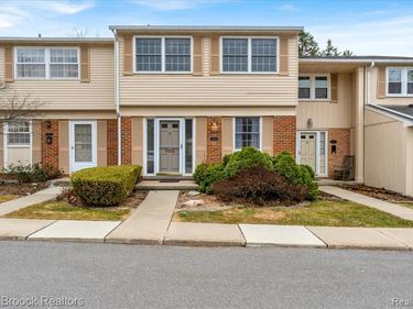 1613 Brentwood Drive, Troy, MI 48098