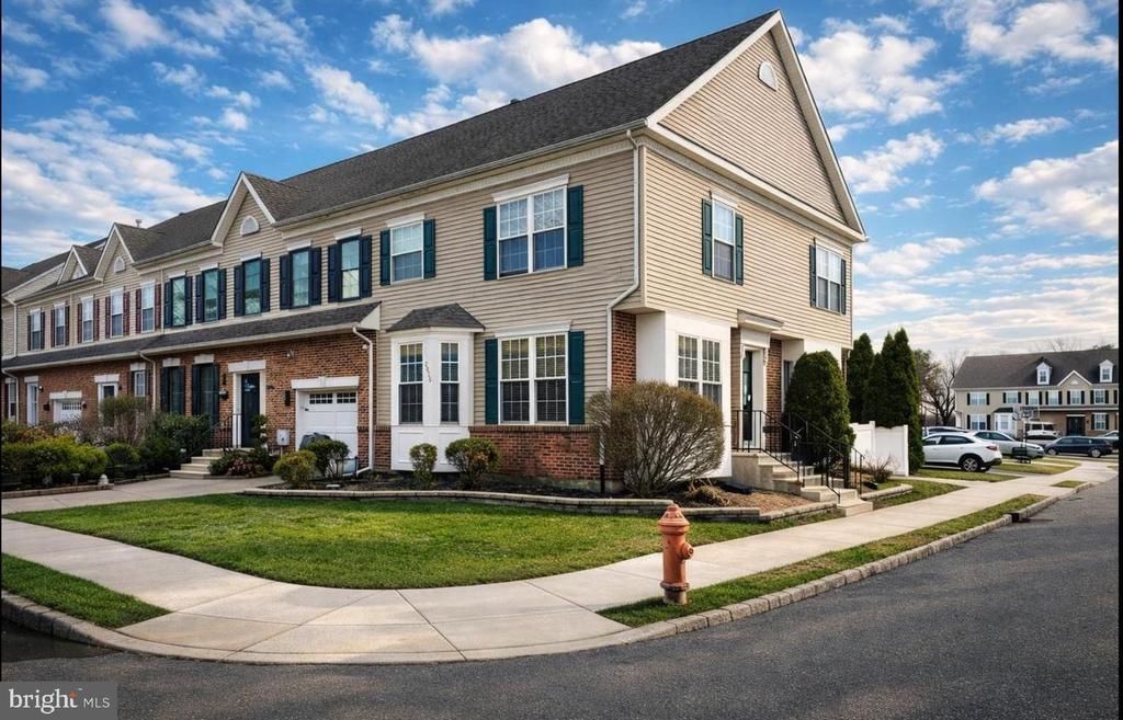 2036 W Reserve Drive, Philadelphia, PA 19145 Main Photo