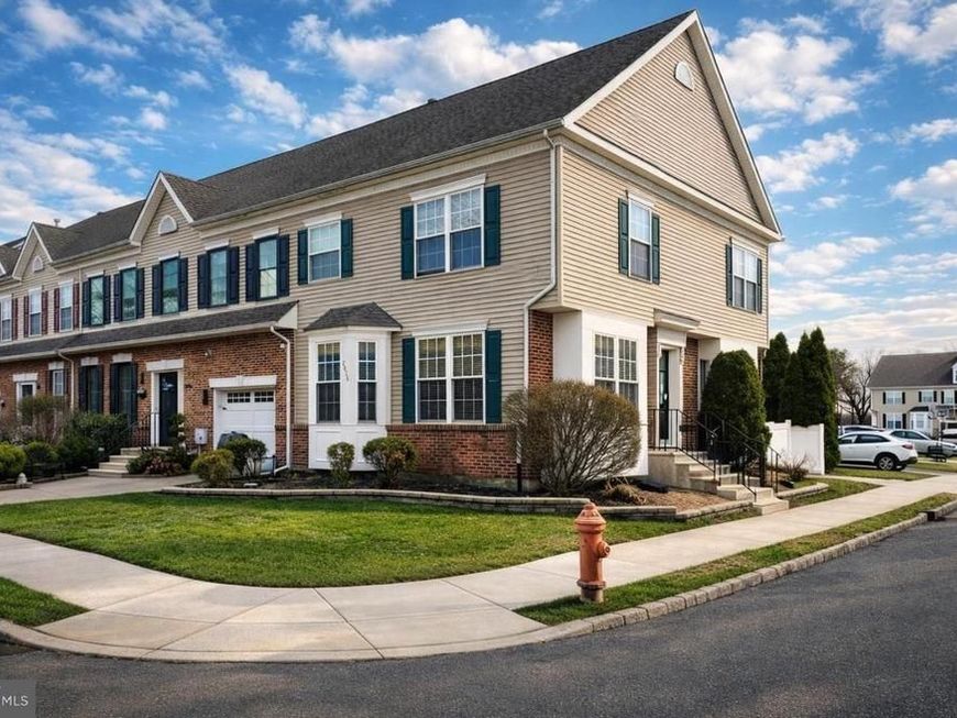 2036 W Reserve Drive, Philadelphia, PA 19145 Main Photo