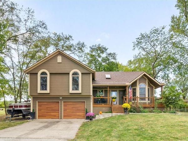 8910 Lexington Avenue, De Soto, KS 66018