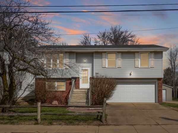 712 E Lincoln Street , Bloomington, IL 61701