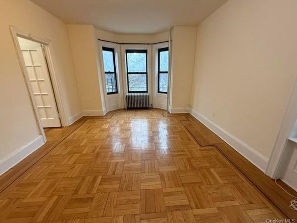 214 E Mosholu Parkway S, Unit 3, Bronx, NY 10458