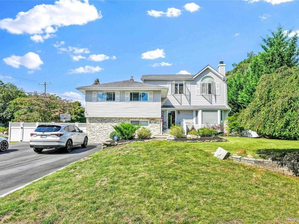 2 Amherst Lane, Smithtown, NY 11787