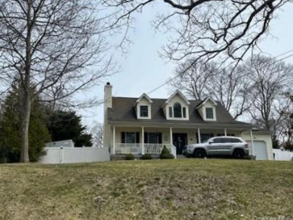 48 N Columbine Avenue , Hampton Bays, NY 11946