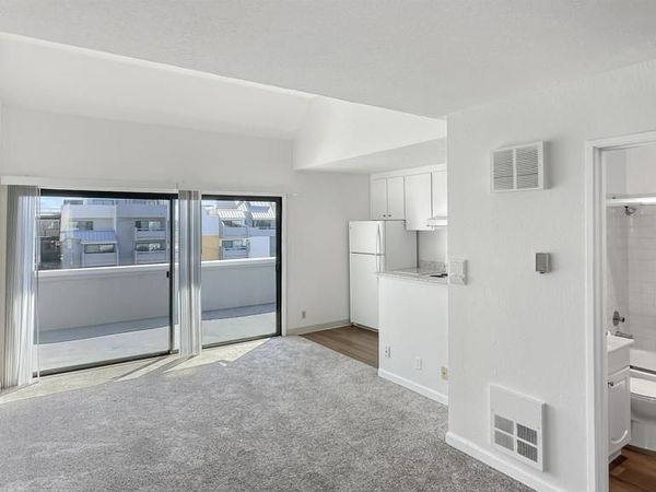 5 Embarcadero W, Unit 318, Oakland, CA 94607