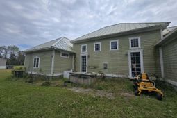 208 Ambassador Avenue photo 4