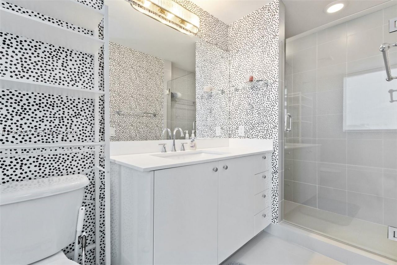 60 SW 13th St , Unit 3800, Miami, FL 33130 Photo