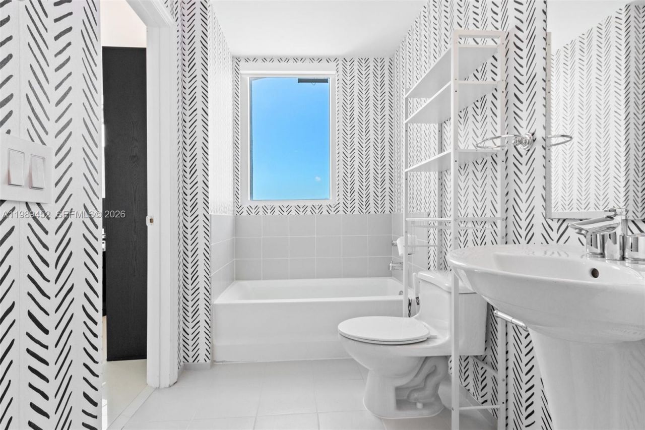 60 SW 13th St , Unit 3800, Miami, FL 33130 Photo