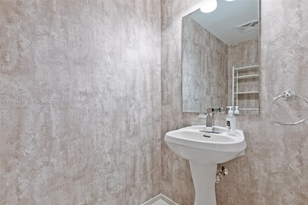 60 SW 13th St , Unit 3800, Miami, FL 33130 Photo