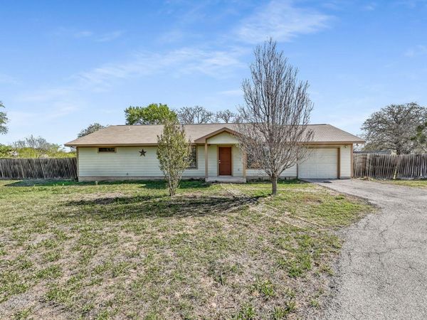 100 Acorn TRL, Cedar Creek, TX 78612