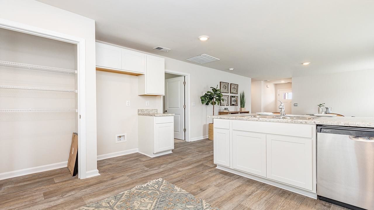 332 Skyward St.  Photo 12