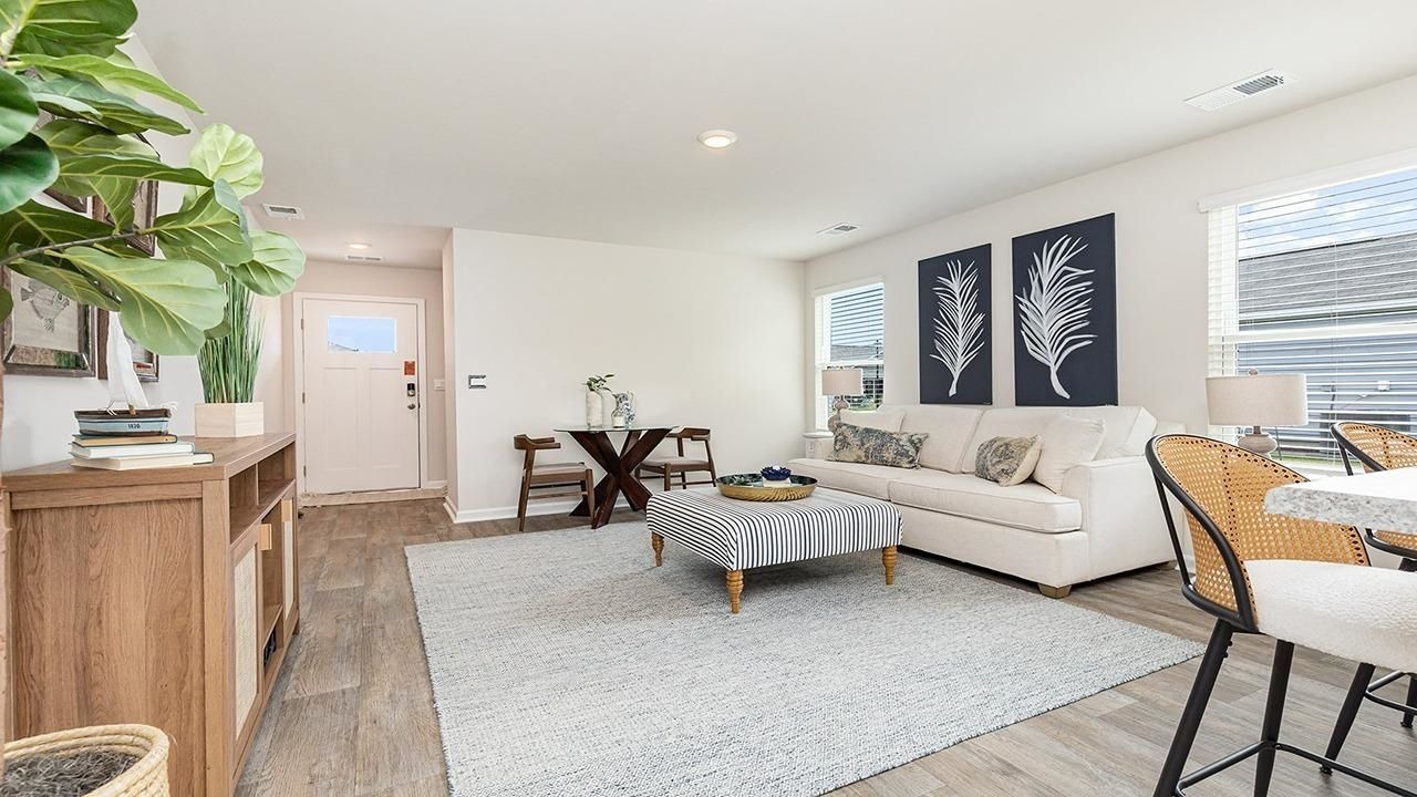 332 Skyward St.  Photo 6